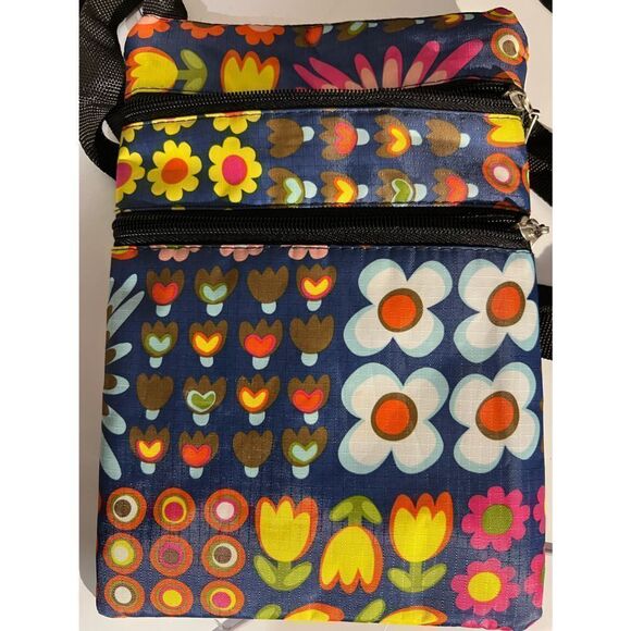 Unbranded Floral Crossbody - Passport Style Bag - Picture 8 of 11